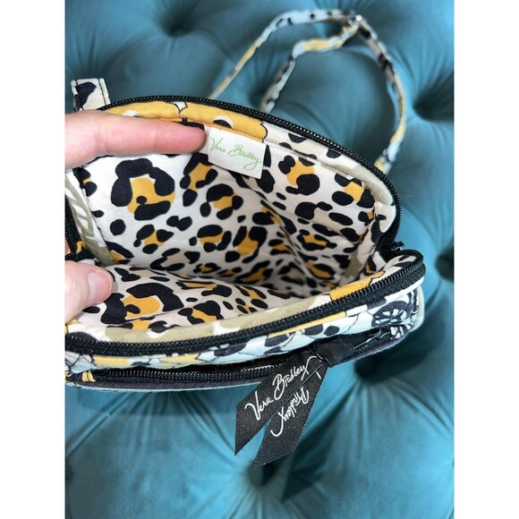 Vera Bradley Floral quilted wallet-crossbody- wristlet - Picture 4 of 9